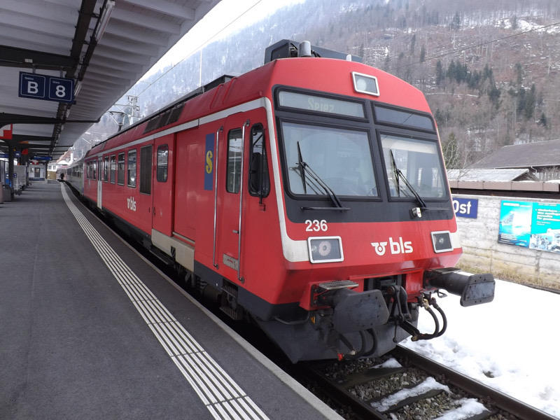 RBDe 566 236
(94 85 7566 236-6 CH-BLS)
BBC/SIG, *1984 • Privatbahn-NPZ
S-Bahn Bern
ex RM - Regionalverkehr Mittelland
Interlaken-Ost BLS_RBDe566236_rt_Int-O.jpeg