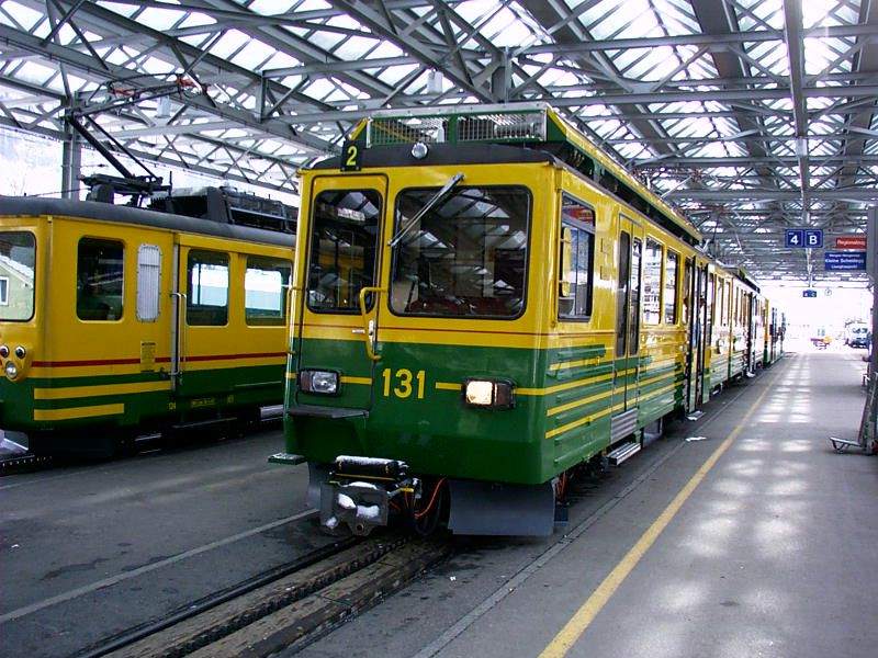 BDhe 4/8 131
SLM/ABB, *1998 • BDhe 4/8 • 800 mm, Z: Riggenbach
Lauterbrunnen WAB_BDeh48_131_Lauterbrunne.jpg