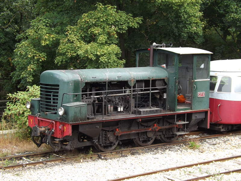 Locotracteur Y
CFD, *1948 • C-dm • 1000 mm
ex CFD Yonne
Lamastre SNCFV_V_Y_Lamastre.jpg