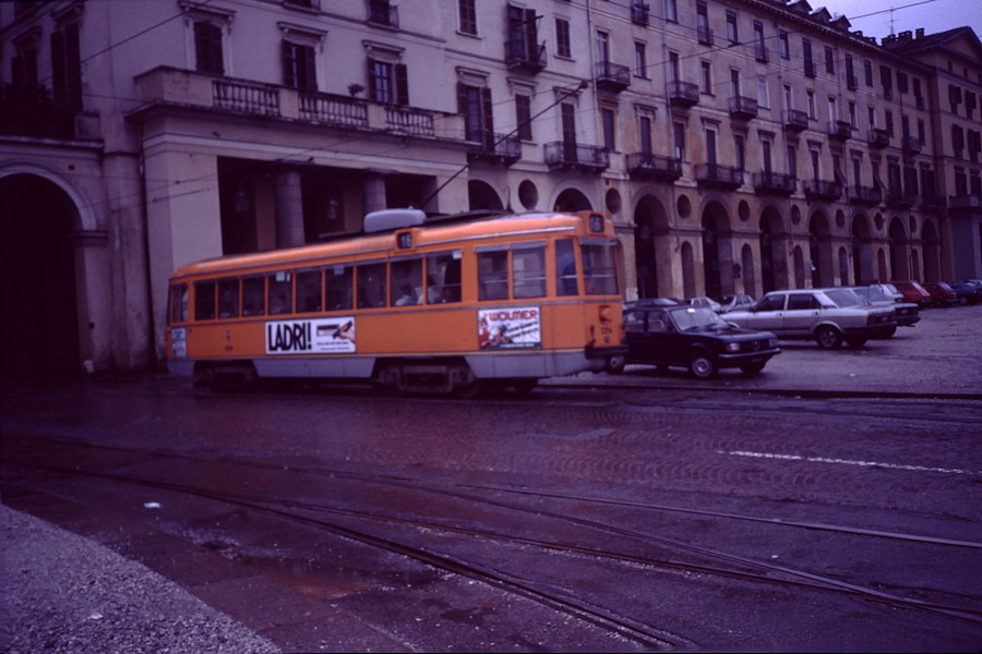 2214
ATM Torino, *1933 • Seria 2200
Linea 16
Piazza Vittorio Veneto ATM_ET_2214_PN.jpg