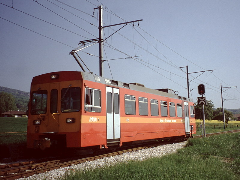 Be 4/4 202
Vevey, *1985 • Typ 85 • 1000 mm
Givrins NStCM_Be44_202_Givrins.jpg