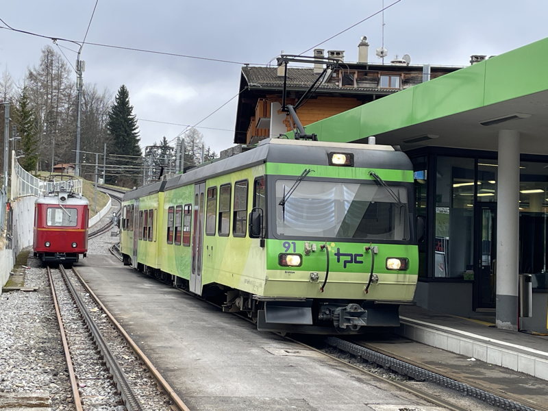Beh 4/8 91 Bretaye
Bombardier/Stadler, *2000 • Beh 4/8 • 1000 mm, Z: Abt
+ BDeh 2/4 25
Villars-sur-Ollon BVB_Beh48_91_gn_Vill.JPG