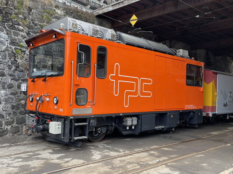 HGem 2/2 943 Nectarine
Stadler Rail, *2016 • Bo-el/Diesel • 1000 mm, Z: Abt
Villars-sur-Ollon BVB_HGem22_943_Vill.JPG