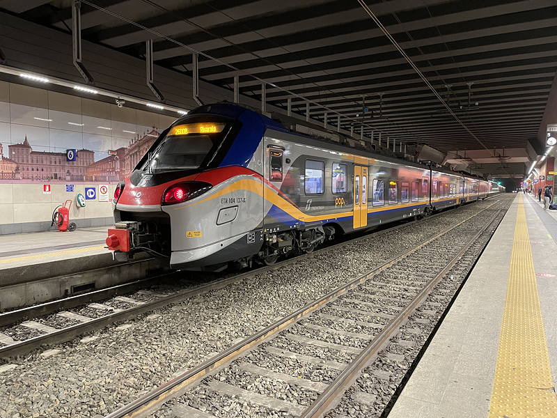 ETR.104.137-A
(94 83 4104 137-4 I-TI)
Alstom, *2021 • Coradia Stream / 'Pop' • 4-car
Torino-Porta Susa FS_ETR104-137_TO-PtaSusa.JPG