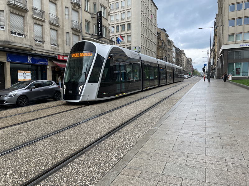 121
CAF, *2019 • Urbos 3 • 750 V DC / Batterie
Avenue de la Liberté Luxtram_ET_121_AvLib.JPG
