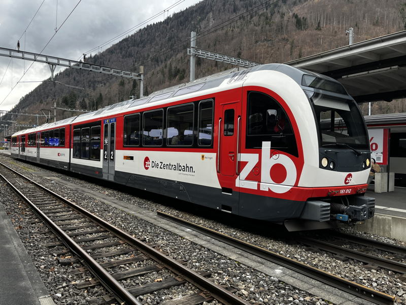 ABeh 161 012 Meiringen
Stadler Rail, *2016 • 'FINK' • 1000 mm, Z: Riggenbach
Interlaken-Ost zb_ABeh161012b_Int-O.JPG