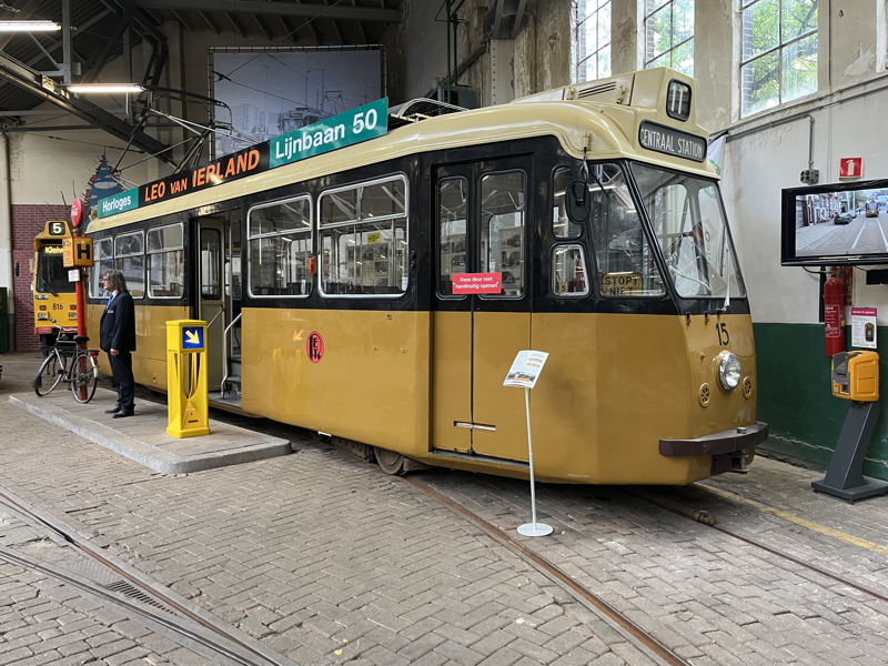 15
SWS/MetroVic, *1957 • Bogie-Tramcar • Serie 1 - 15
ex RET
Rotterdams Openbaar Vervoer Museum ROVM_15_SWS_Mus.JPG