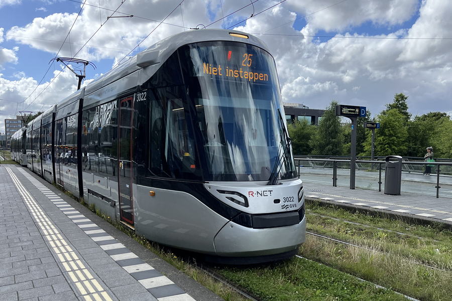 3022
CAF, *2020 • Urbos 100 / 15G
R-Net
Lijn 25
+ 3019
(H) Station Zuid GVB_Strab_3022_Zuid.JPG
