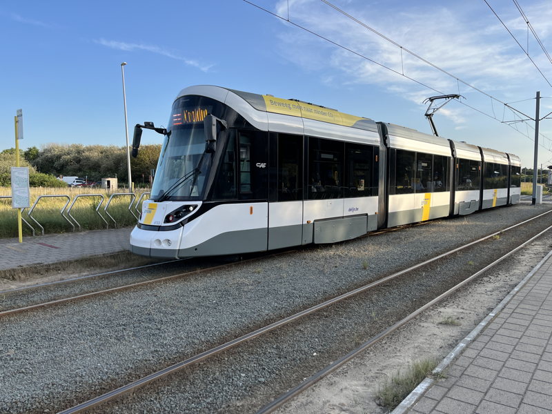 6133
CAF, *2021 • Urbos 100 / 'Zeelijner' • 1000 mm
Kusttram
(H) De Haan-Zwarte Kiezel deLijn_CAF-6133_ZwKiezel.JPG