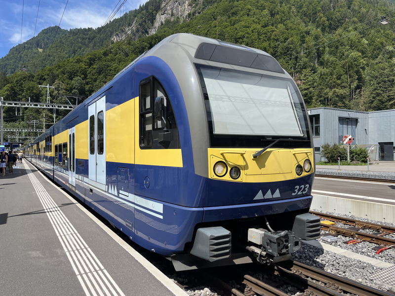 ABDeh 8/8 323
Stadler Rail, *2017 • ABDeh 8/8 • 1000 mm, Z: Riggenbach
Zweilütschinen BOB_ABDeh88_323e_Zwei.JPG