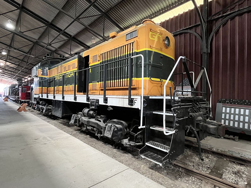 11 Etoile
ALCo, *1941 • S-2 • Bo-Bo
ex Georgia Pacific Railway -> South Buffalo Railway
livery: GN - Great Northern Railway
National Railroad Museum, Green Bay (Wisconsin) NRM_V_11_GN.JPG