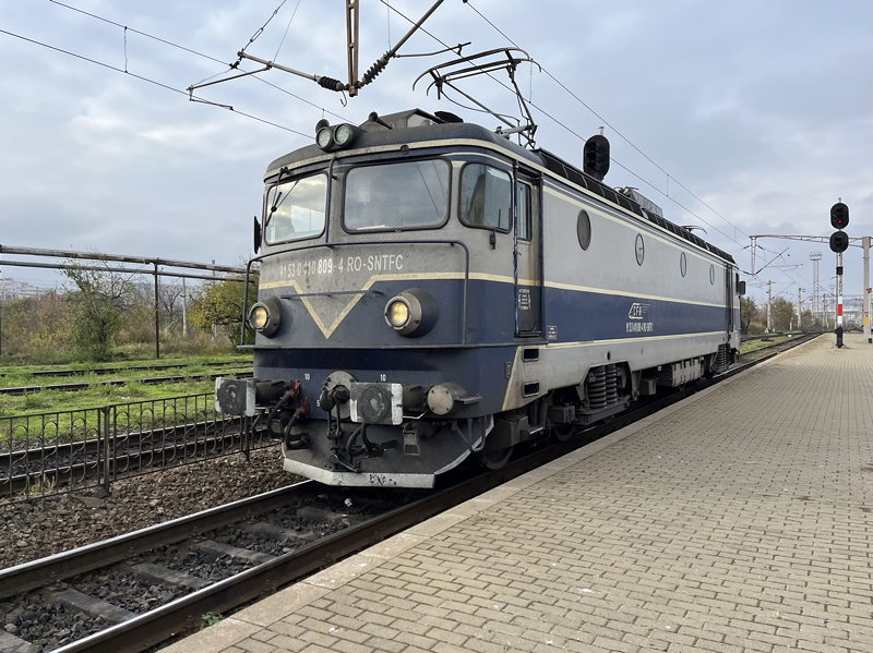 410 809
(91 53 0 410 809-4 RO-SNTFC)
Electroputere, *1986 • LE 5100 / Clasa 41 • Co-Co
Iași CFR_E41_0809_gr-bl_IS.jpeg