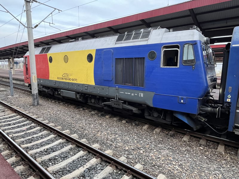 661 132
(92 53 066 1132-6 RO-SNTFC)
Electroputere/EMD • 060-DA / Clasa 66 • Co-Co
Galați CFR_V66_1132b_GL.jpeg