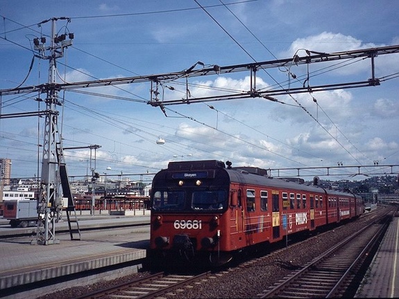 NSB_ET_BS69-681_Oslo-S.jpg